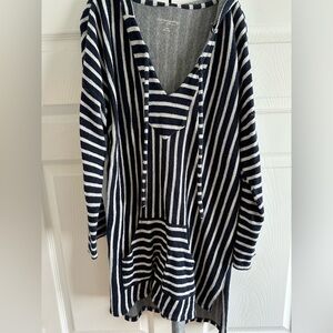 Soft surroundings Navy and White Women's tunic length hoodie